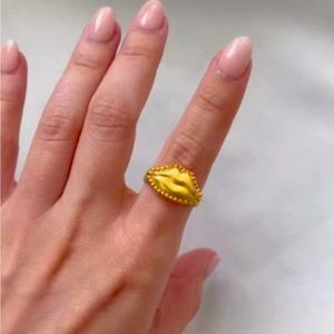 Gold Lip Design Ring
